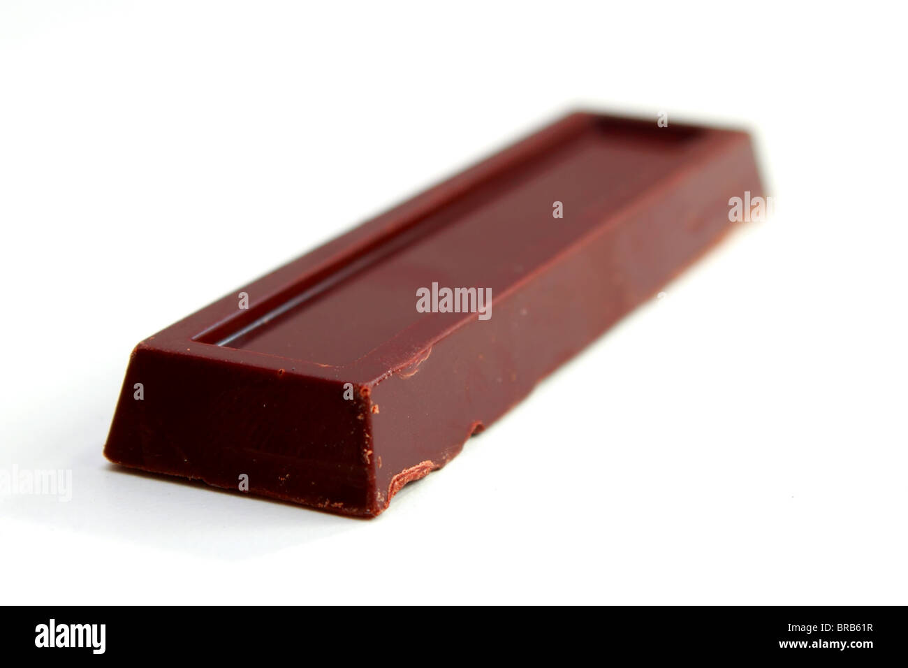 Barra di cioccolato su sfondo bianco Foto Stock