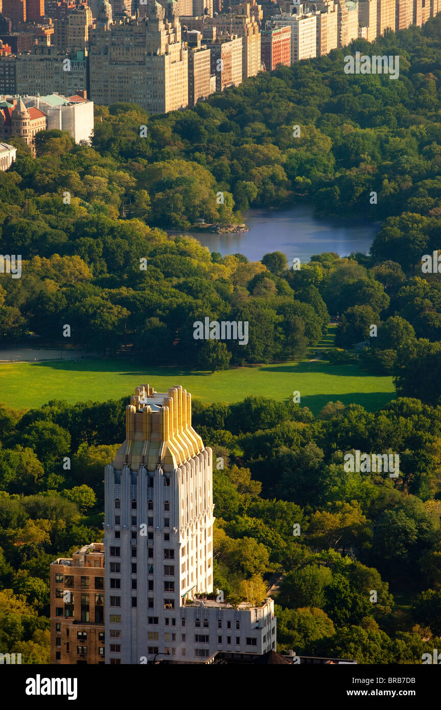 La mattina presto vista di Central Park e gli edifici dell'Upper West Side di Manhattan, New York City USA Foto Stock