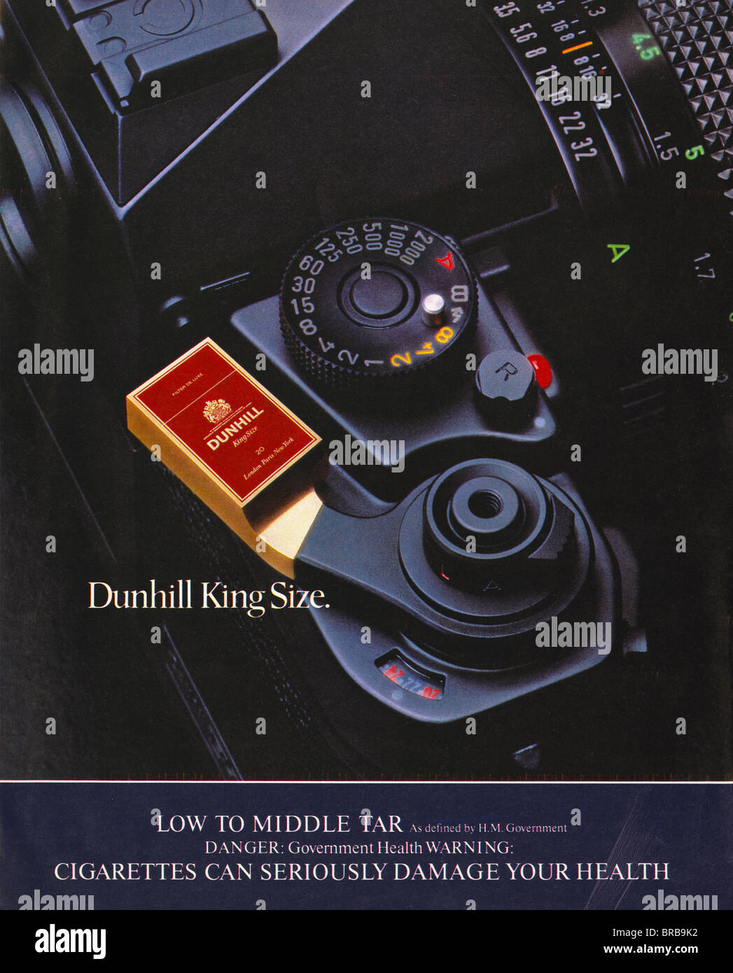 Pubblicità classica rivista a colori per sigarette Dunhill Kingsize circa 1986 Foto Stock