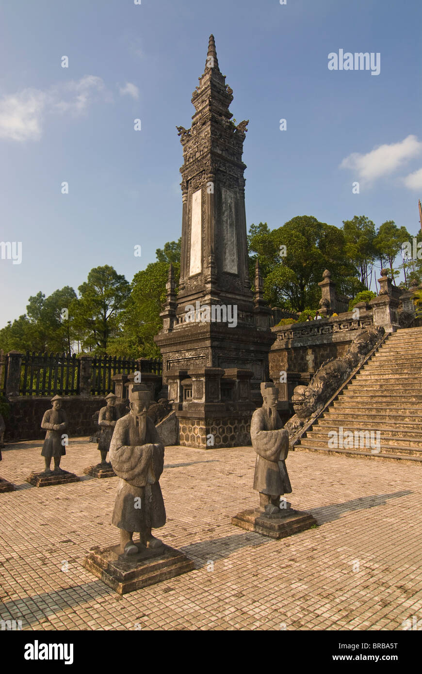 Pagoda in la tomba di Khai Dinh, tonalità, Vietnam, Indocina, Asia sud-orientale, Asia Foto Stock