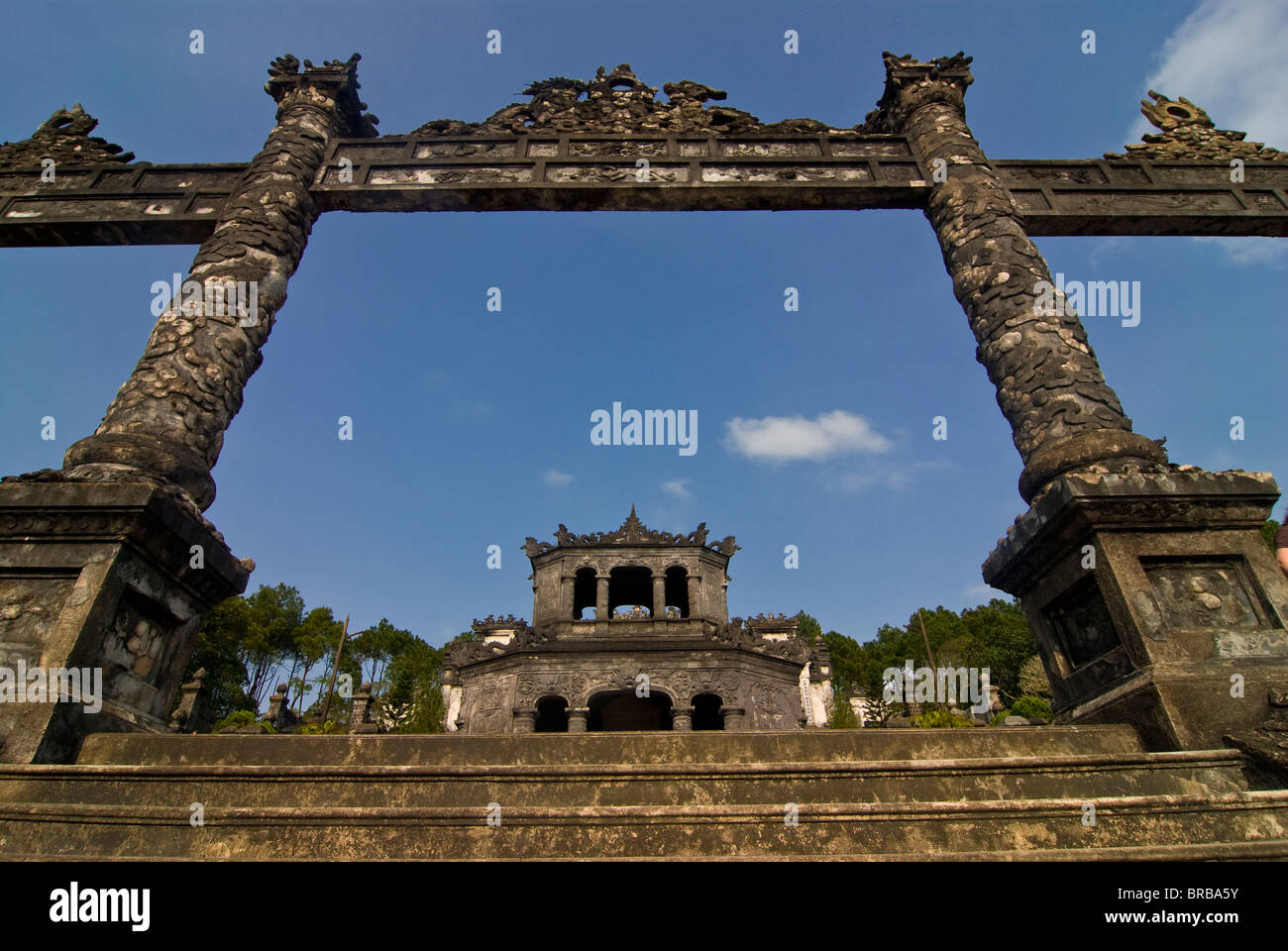 Ingresso alla tomba di Khai Dinh, tonalità, Vietnam, Indocina, Asia sud-orientale, Asia Foto Stock