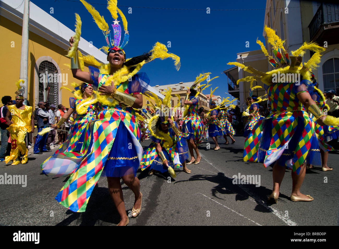 Donne in costume dancing, Carnevale, Mindelo, Sao Vicente - Capo Verde Foto Stock