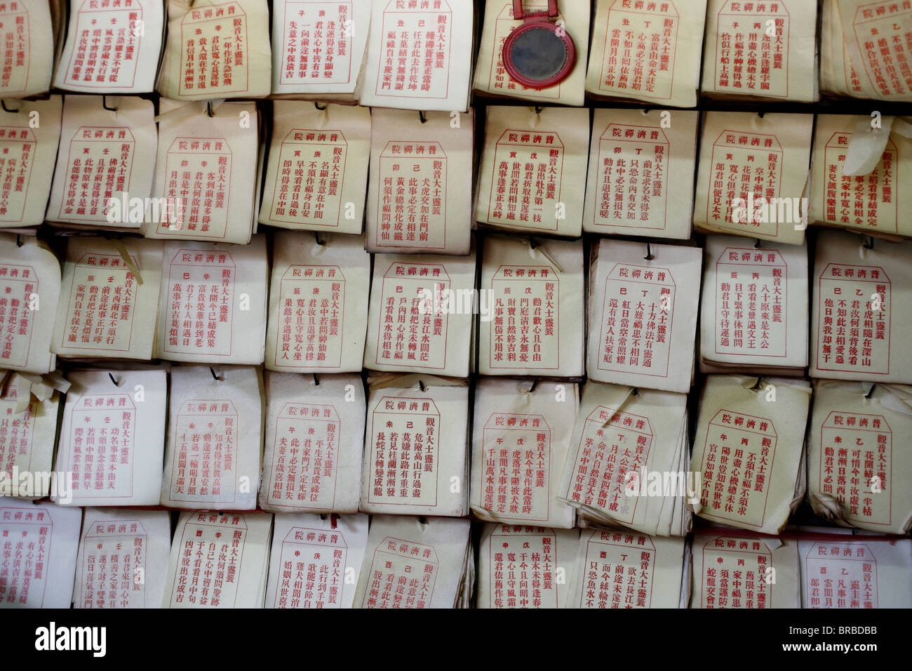 Carte votive in corrispondenza di Kun Lam tempio, Macao, Cina Foto Stock