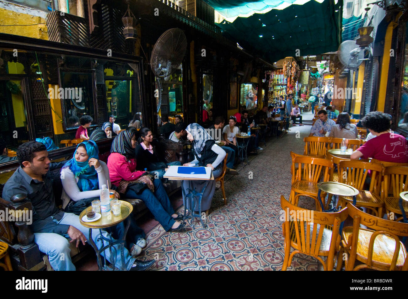 Famosa in tutto il mondo El Fishawy coffee house, il Cairo, Egitto, Nord Africa Foto Stock