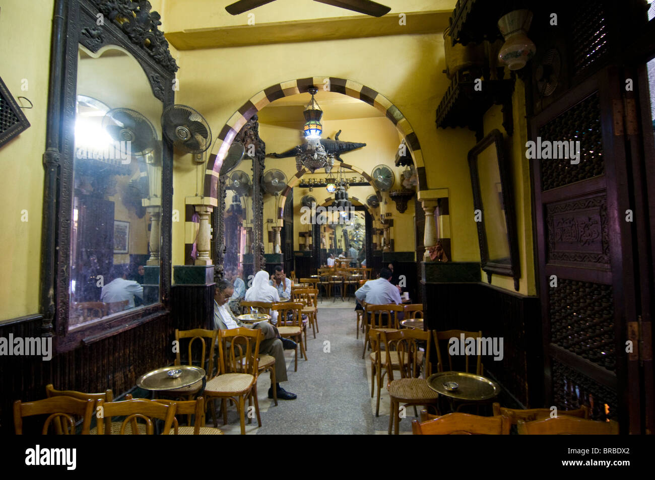 Famosa in tutto il mondo El Fishawy coffee house, il Cairo, Egitto, Nord Africa Foto Stock