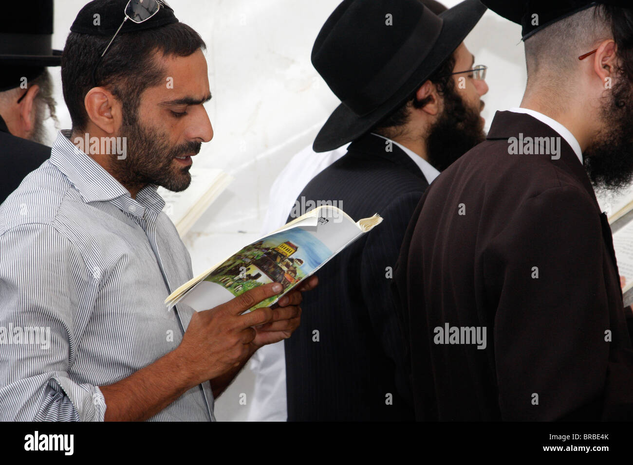 Molti nigun pellegrini venuti a Uman, Ucraina per celebrare Jewish anno nuovo, Foto Stock