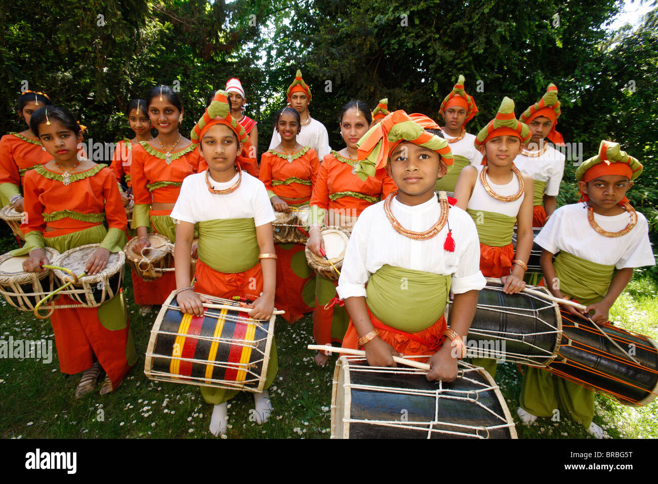 I buddisti in Sri Lanka celebrando Wesak festival, Vincennes, Val de Marne, Francia Foto Stock