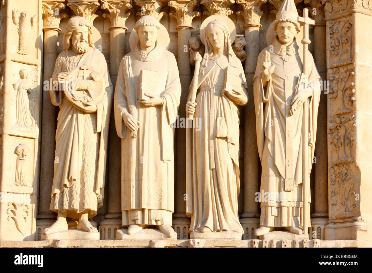 San Giovanni Battista, S.-Etienne, Ste. Genevieve e Papa San Silvestro, Vergine's Gate, la cattedrale di Notre Dame, Paris, Francia Foto Stock