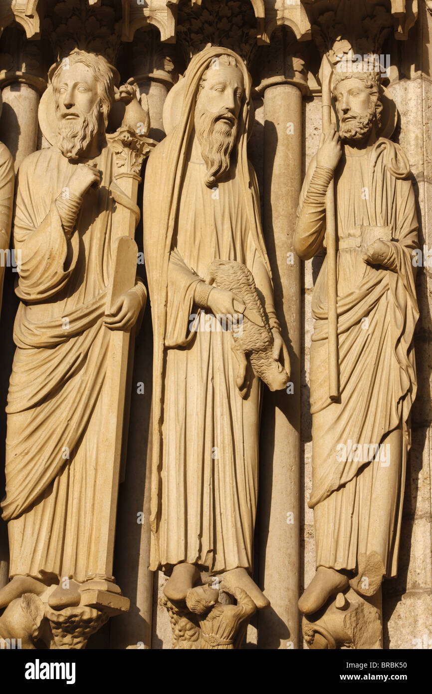 Porta nord scultura di Mosè, Aronne, Samuel o re David, Notre Dame de la cattedrale di Chartres, Chartres, Eure-et-Loir, Francia Foto Stock
