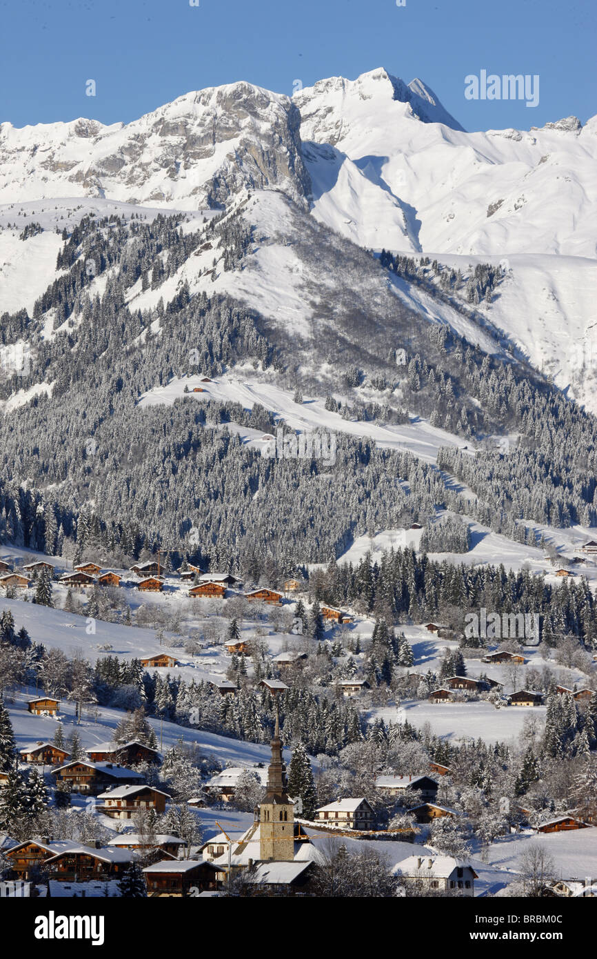 Combloux villaggio in inverno, Haute Savoie, Francia Foto Stock