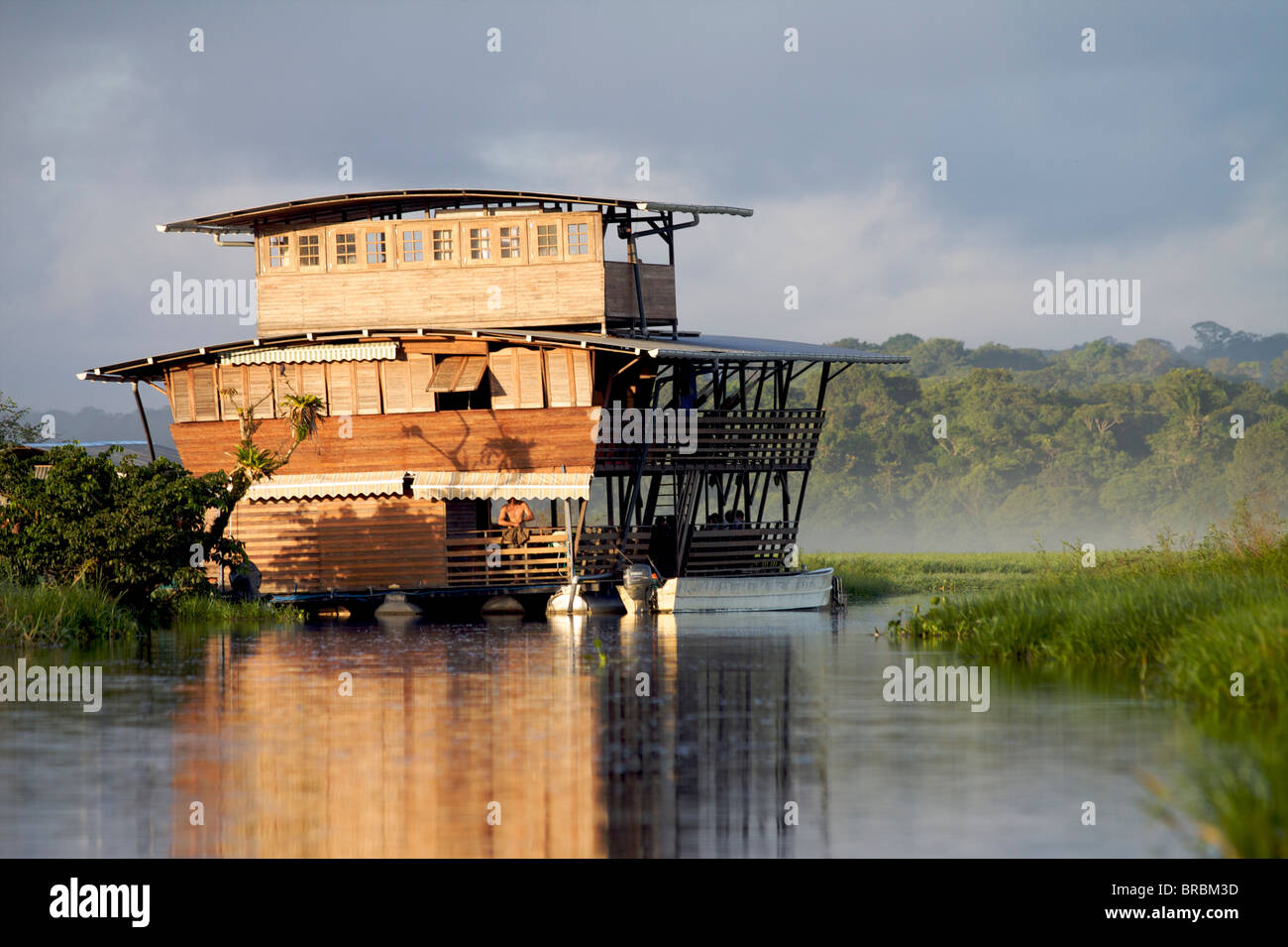 Vista della floating lodge della palude, il everglade area di Kaw, Guiana francese Foto Stock
