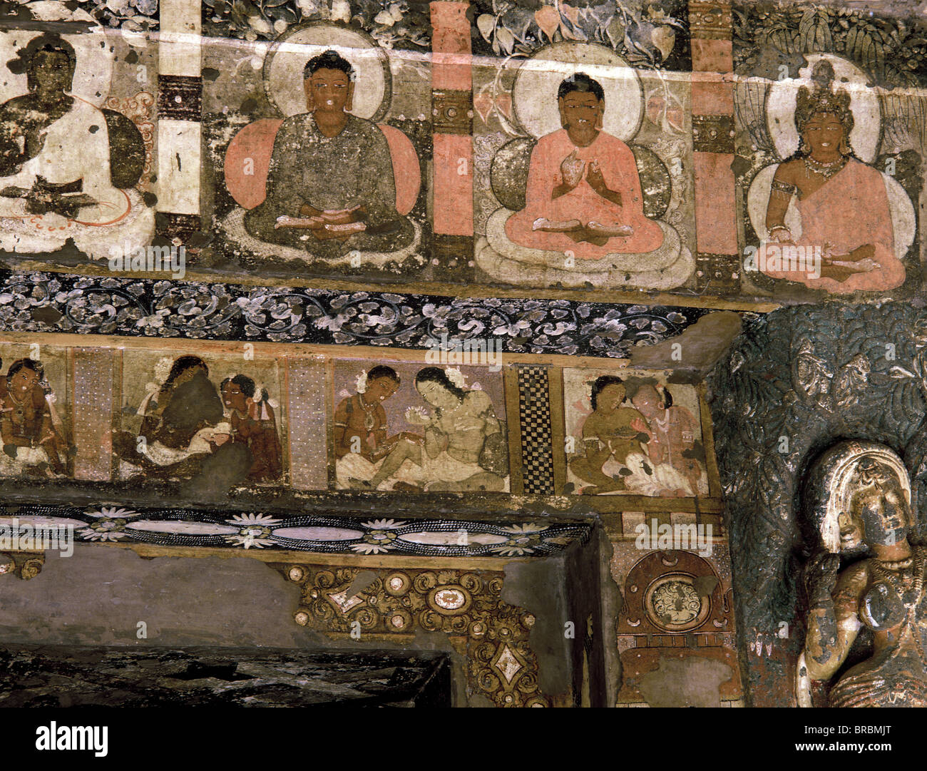 Dettaglio del murale in grotta buddista n. 2, Ajanta, Sito Patrimonio Mondiale dell'UNESCO, Maharashtra, India Foto Stock