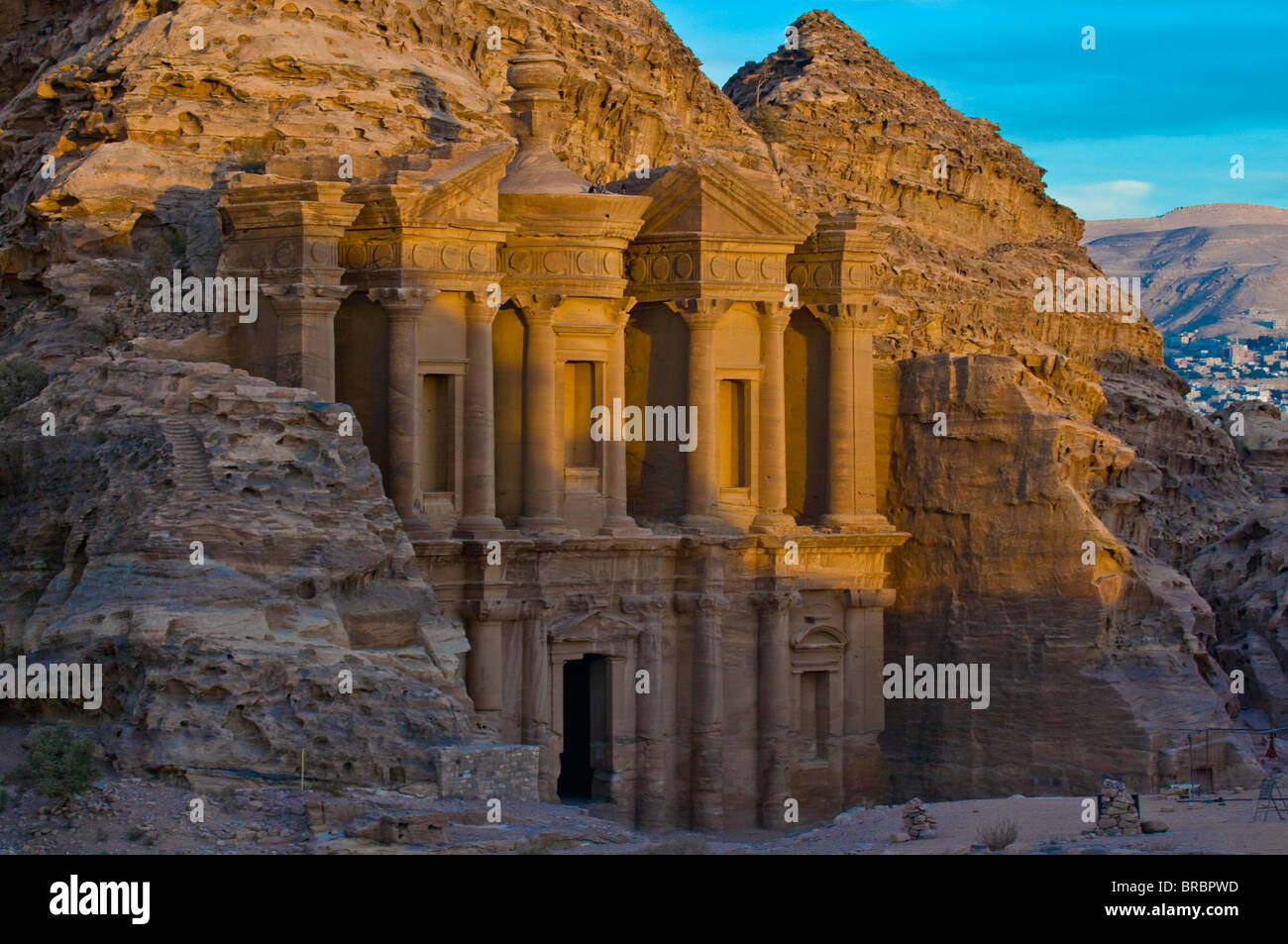 Al Deir, il monastero al tramonto, Petra, Sito Patrimonio Mondiale dell'UNESCO, Giordania Foto Stock