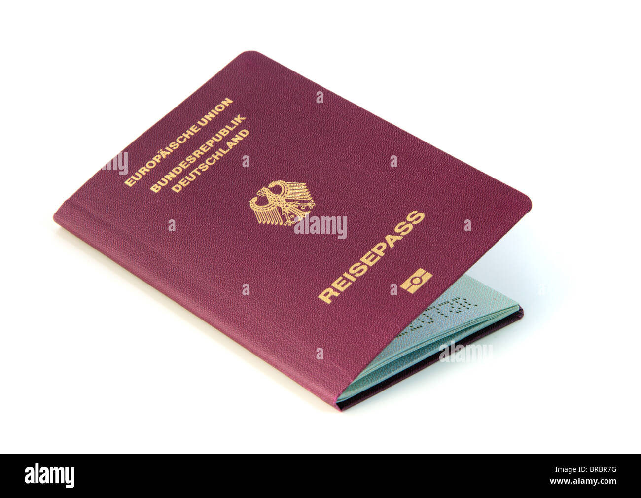 Un tipico moderno passaporto tedesco compresi i dati biometrici. Tutti gli isolati su sfondo bianco. Foto Stock