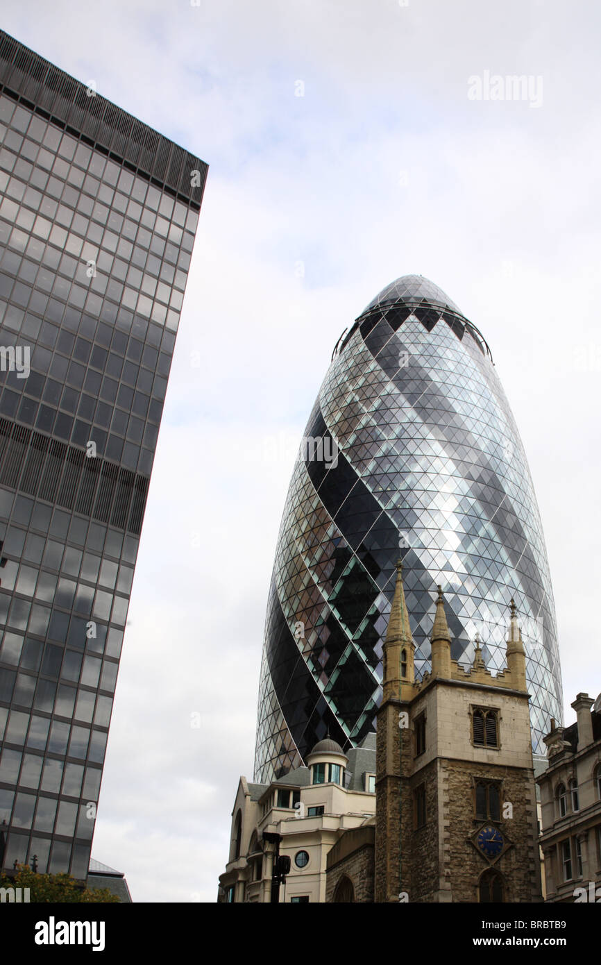 London Gherkin Building, il quartiere finanziario di Londra Foto Stock