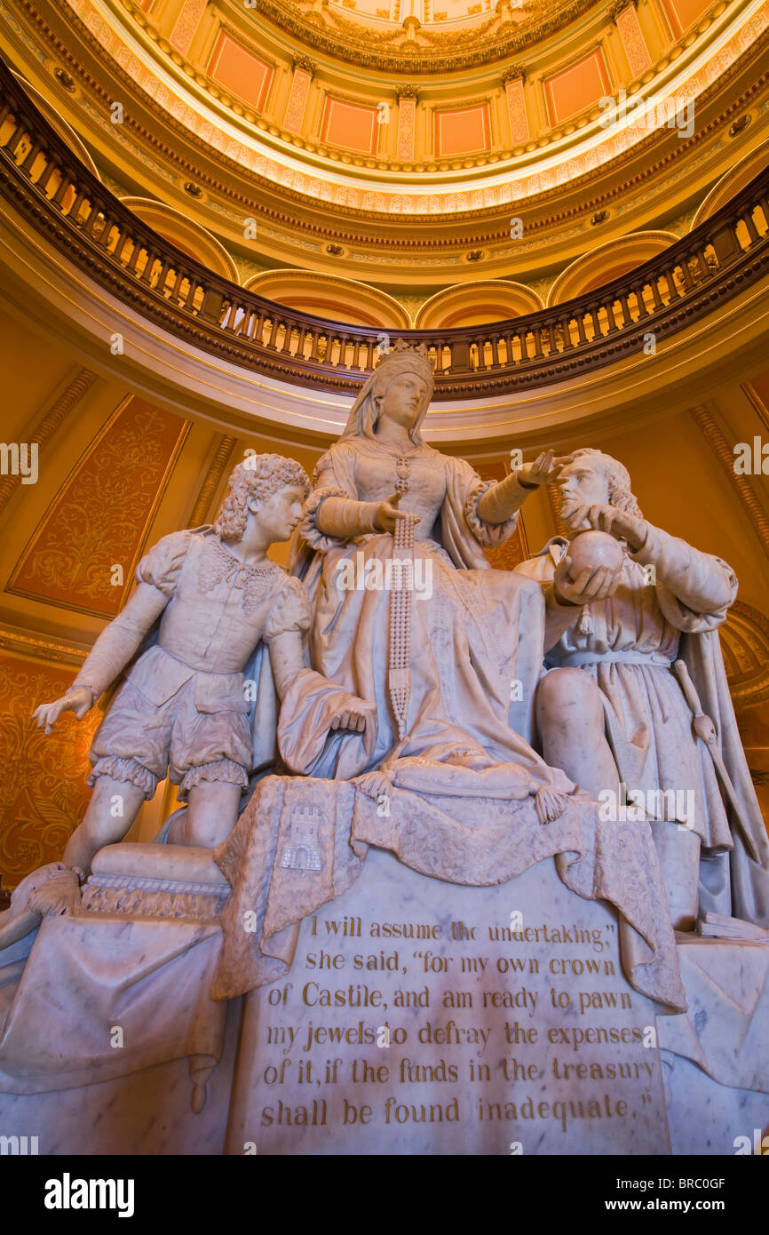 Statua della Regina Isabella e Columbus nella rotonda del Campidoglio, Sacramento, California, Stati Uniti d'America Foto Stock