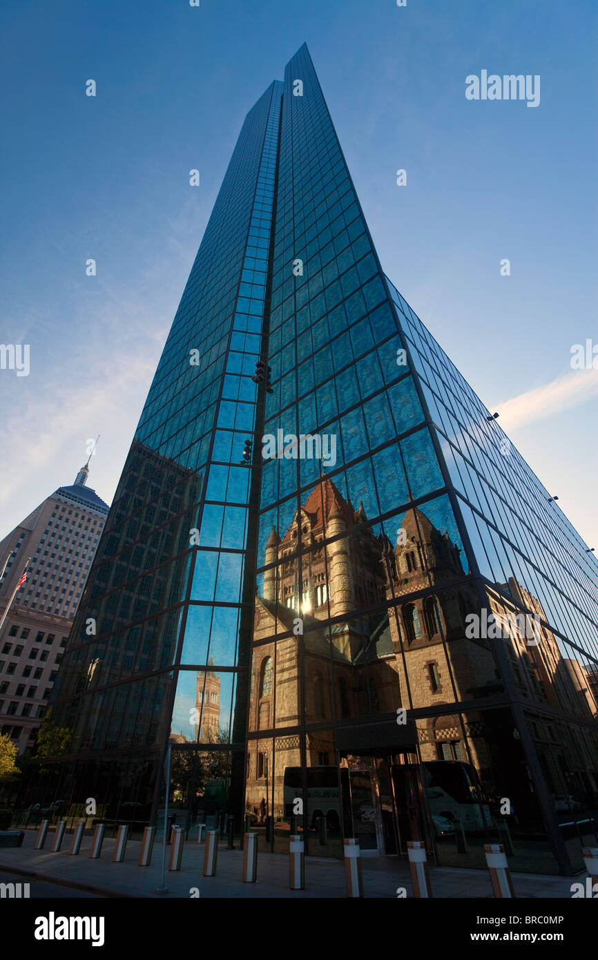 Chiesa della Trinità si riflette in un moderno grattacielo, Boston, Massachusetts, New England, STATI UNITI D'AMERICA Foto Stock