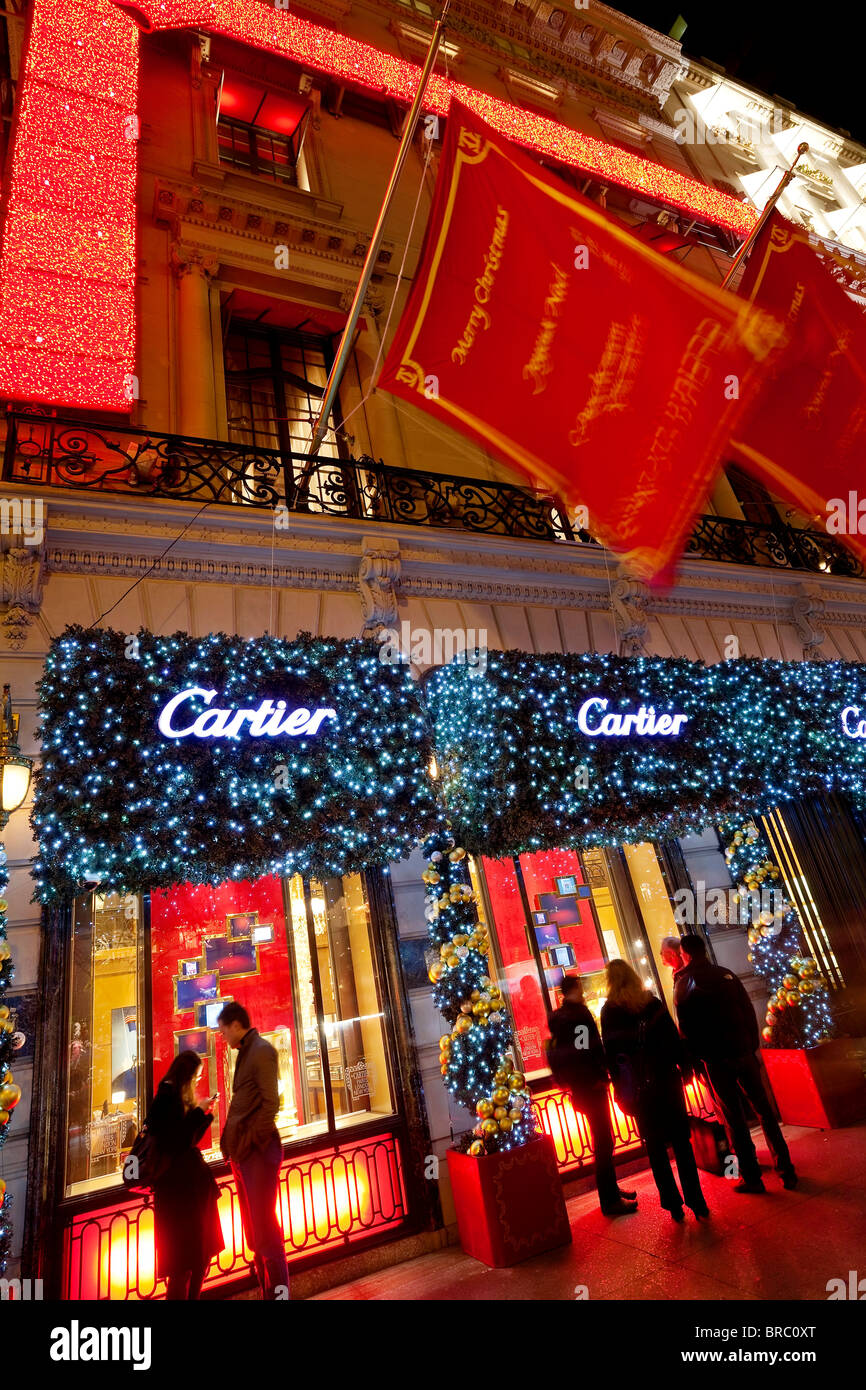 Luci e decorazioni natalizie al di fuori del negozio di Cartier, Fifth Avenue, Manhattan, New York, New York, Stati Uniti d'America Foto Stock
