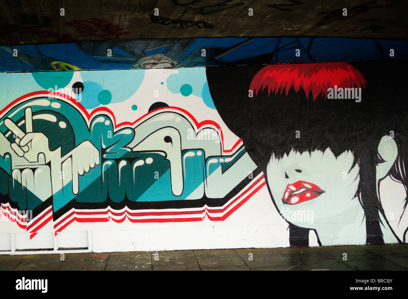 Graffiti sotto il Southbank Centre di Londra, Inghilterra, Regno Unito Foto Stock