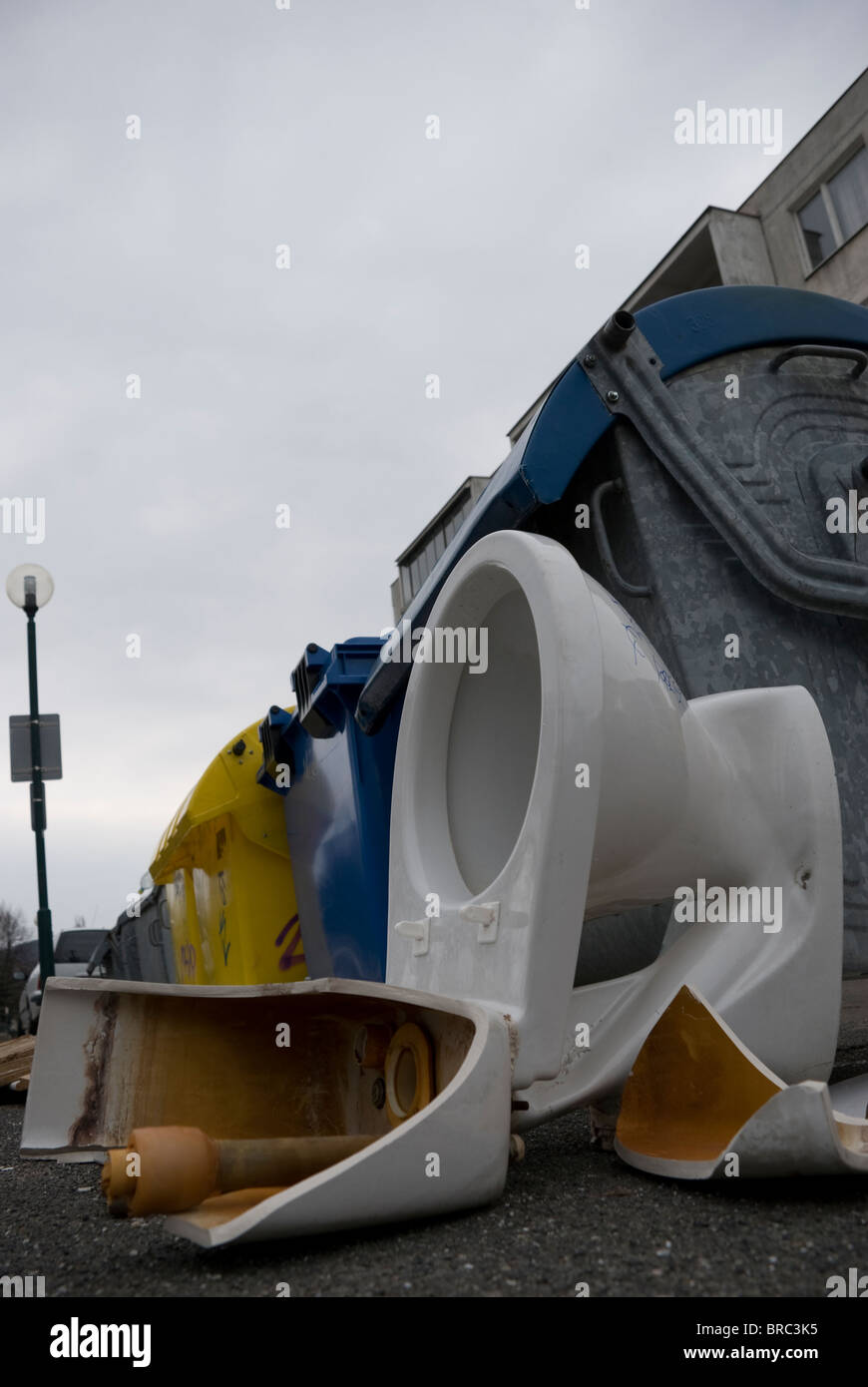 Wc rotto immagini e fotografie stock ad alta risoluzione - Alamy