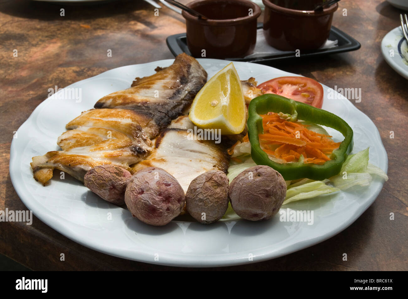 Dh cibo Lanzarote Lanzarote farina di pesce per pranzo patate Canarie Foto Stock