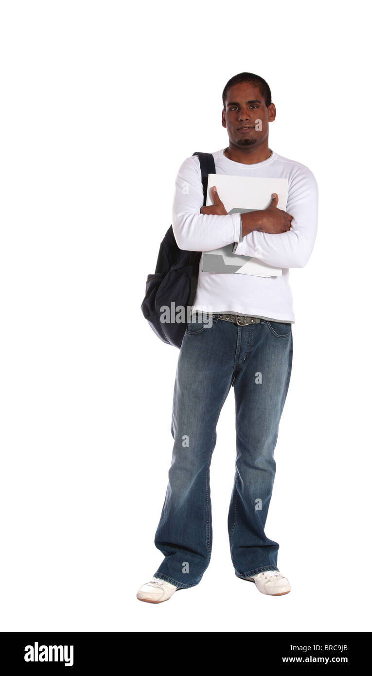 Un attraente giovane studente in piedi di fronte ad un semplice sfondo bianco. Foto Stock