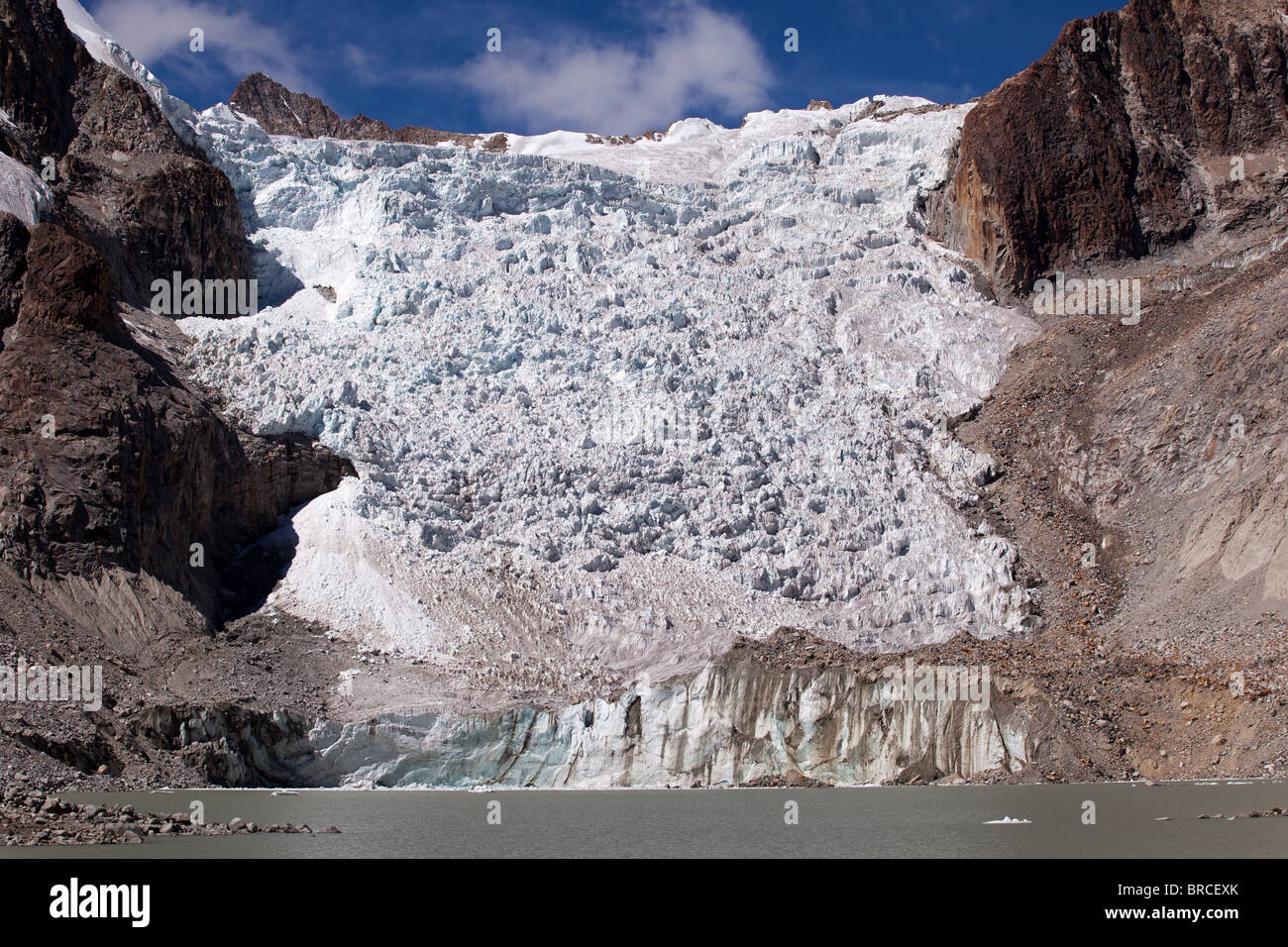 Cordillera Real: laguna glaciale di Trek: ghiacciaio a 5100m. Foto Stock