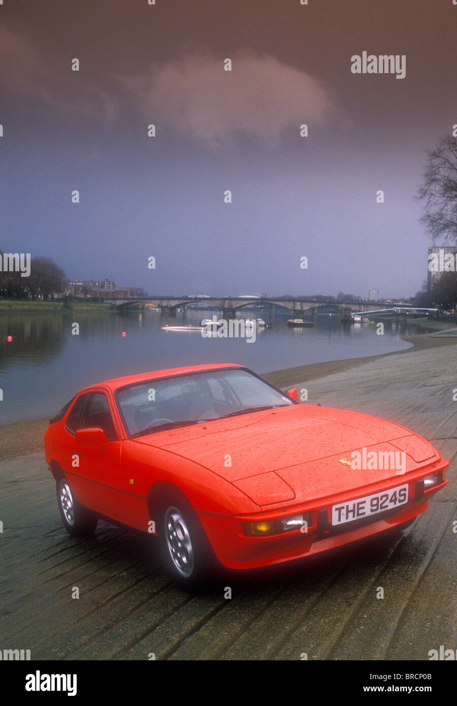 Porsche 924S 1986 dal fiume Tamigi a Putney London REGNO UNITO Foto Stock