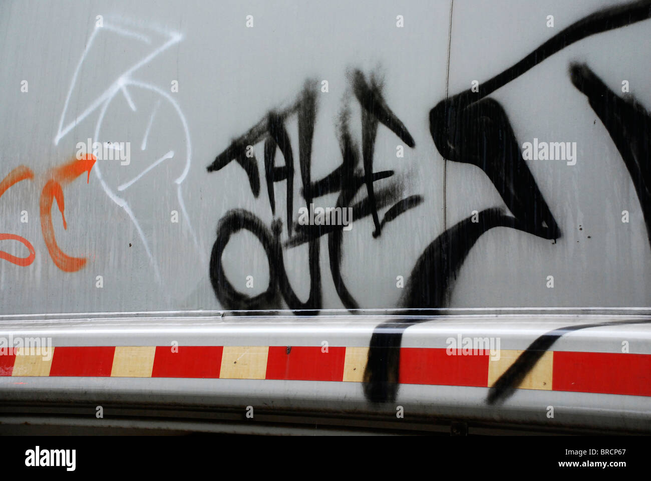 Graffiti sul nolo auto nel cantiere ferroviario in Vancouver BC British Columbia Canad Foto Stock