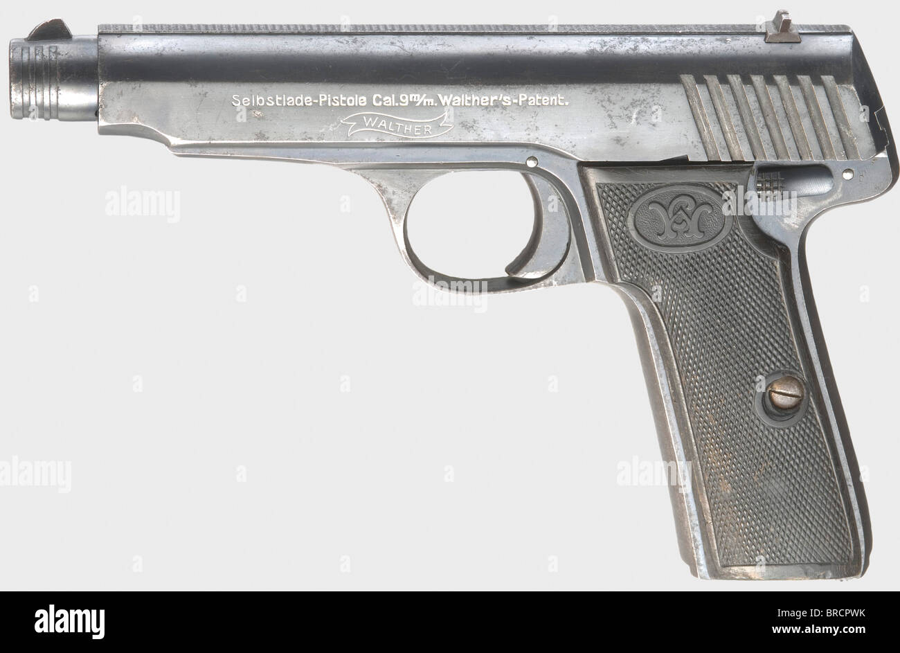 A Walther mod. 6, calibro 9 mm Parabellum, n. 832. Corona con marchio di prova/N'. Iscrizione standard di questo modello. Finitura con leggeri segni di usura, parzialmente avvistati. Estrattore brace. Pannelli di presa dell'avvisatore acustico. Nessuna rivista. Erwerbsscheinpflichtig. Storico, storico, 20th secolo, pistola civile, pistole civili, palmare, pistola, armi, arma da fuoco, arma da fuoco, armi da fuoco, armi da fuoco, armi, armi, armi, braccio, oggetto, oggetti, alambicchi, clippings, cut-out, cut-out, cut-out, Foto Stock