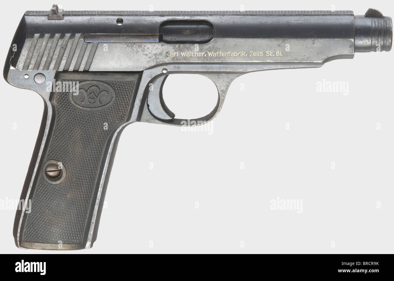 A Walther mod. 6, calibro 9 mm Parabellum, n. 832. Corona con marchio di prova/N'. Iscrizione standard di questo modello. Finitura con leggeri segni di usura, parzialmente avvistati. Estrattore brace. Pannelli di presa dell'avvisatore acustico. Nessuna rivista. Erwerbsscheinpflichtig. Storico, storico, 20th secolo, pistola civile, pistole civili, palmare, pistola, armi, arma da fuoco, arma da fuoco, armi da fuoco, armi da fuoco, armi, armi, armi, braccio, oggetto, oggetti, alambicchi, clippings, cut-out, cut-out, cut-out, Foto Stock