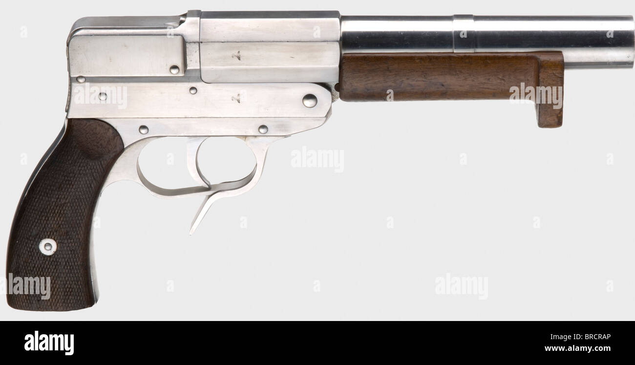 Una 'pistola di segnale' (pistola di segnale flare) Walther mod. SL, Kriegsmarine (Navy), calibro 4, no 1022. Numeri corrispondenti. Foro a specchio, lunghezza 230 mm. Pin del segnale. Sinistra sulla cornice segnata 'Waffenfabrik Walther Zella-Mehlis (Thür.) / 1939 - Walther - 1022'. Accanto a questo: Navy Acceptance Eagle/'HK/M/III/3'. Completamente in acciaio lucido spazzolato di alta qualità (Nirosta), leggeri graffi in luoghi. Avambraccio e pannelli di presa in noce, oscurati, segni di utilizzo. Come nuova pistola, avambraccio e pannelli di presa in buone condizioni. Dato il periodo di tempo limitato dal 1936 al 44 pr totale, Foto Stock