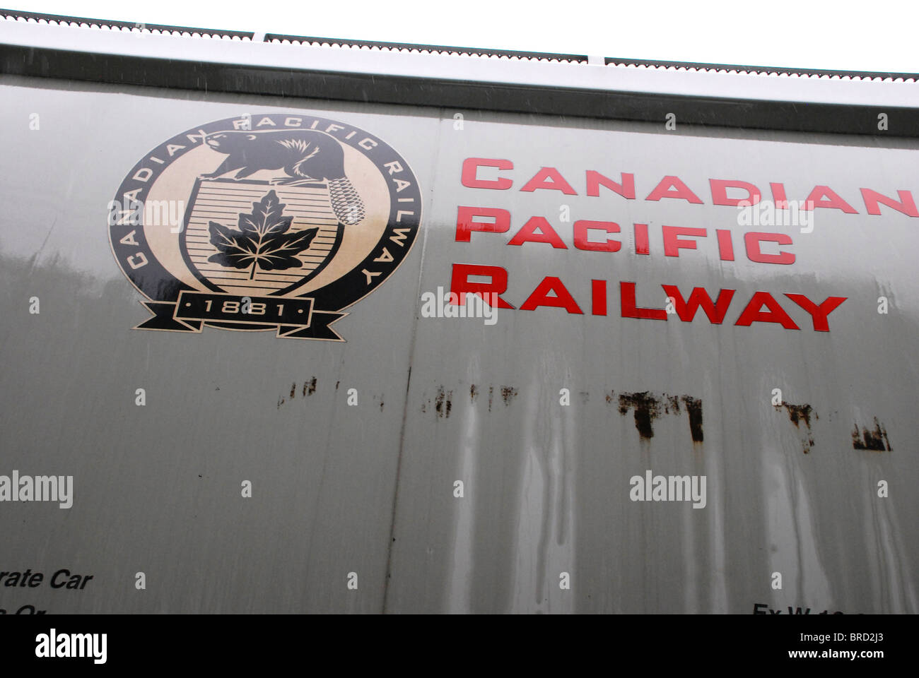 Canadian Pacific Railway logo sul nolo auto nel cantiere ferroviario in North Vancouver BC British Columbia Canada Foto Stock