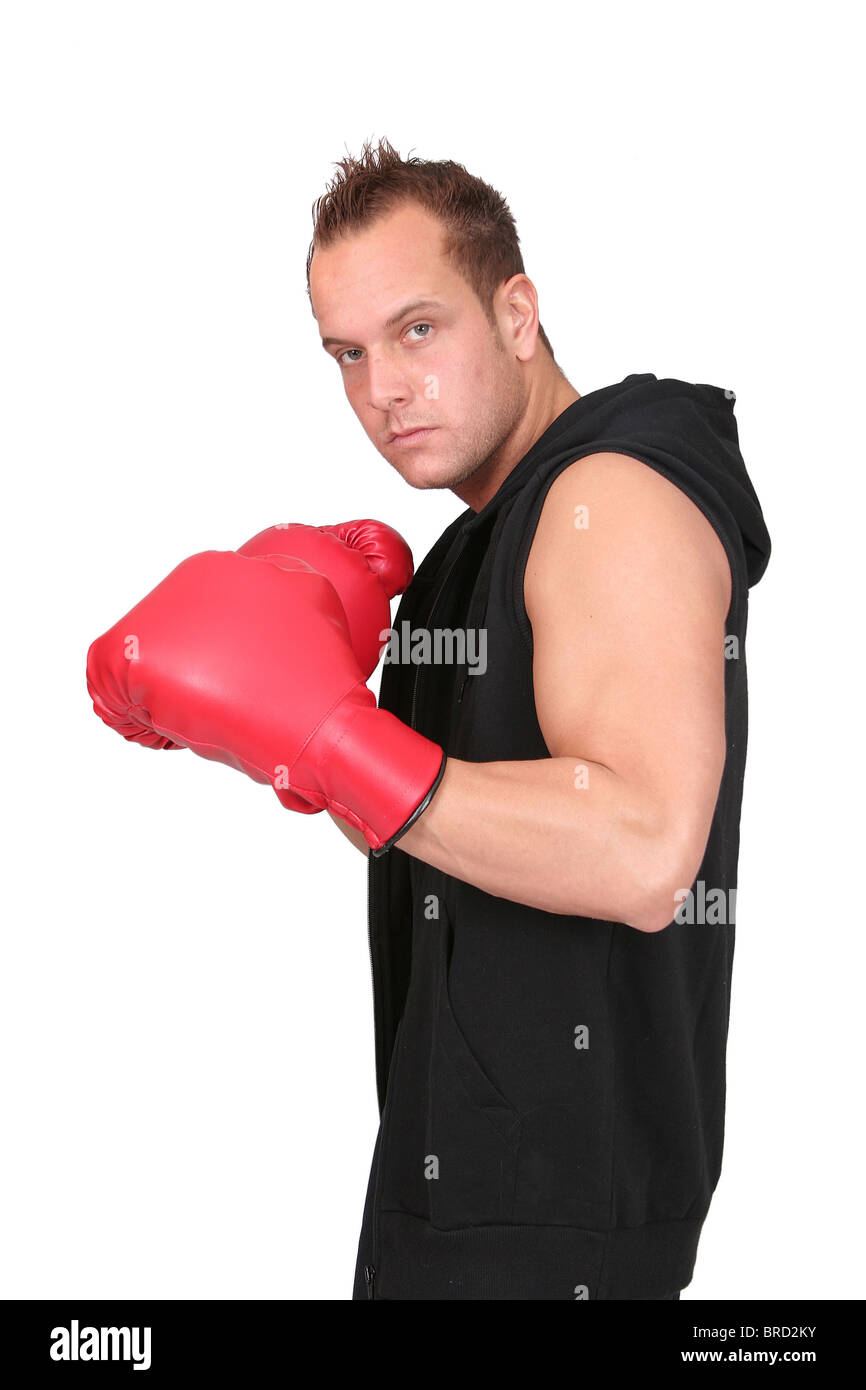 Un giovane adulto boxer uomo che lavora fuori su bianco Foto Stock