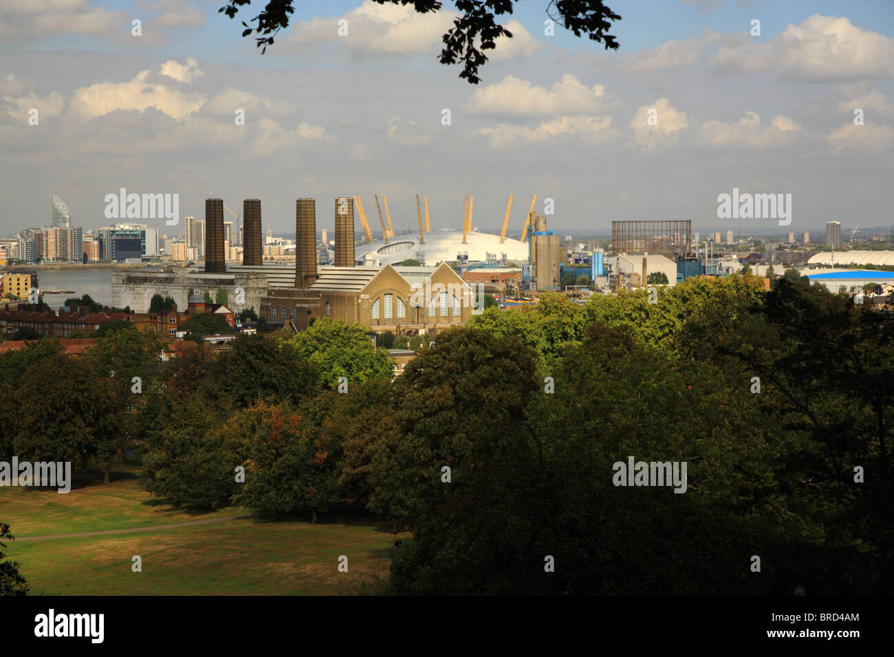 Vista dal parco di Greenwich in tutta Londra e il Millennium Dome Foto Stock