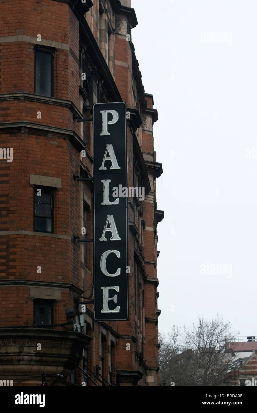 Il segno del Palace Theatre nel West End di Londra Foto Stock