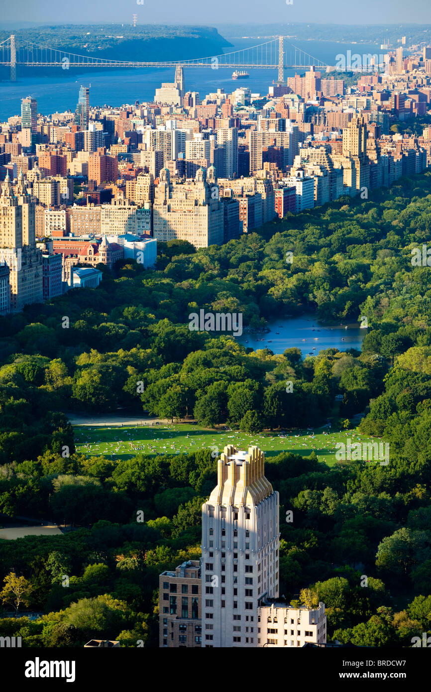 Central Park e gli edifici dell'Upper West Side con il fiume Hudson e George Washington Fr. Manhattan, New York, Stati Uniti Foto Stock