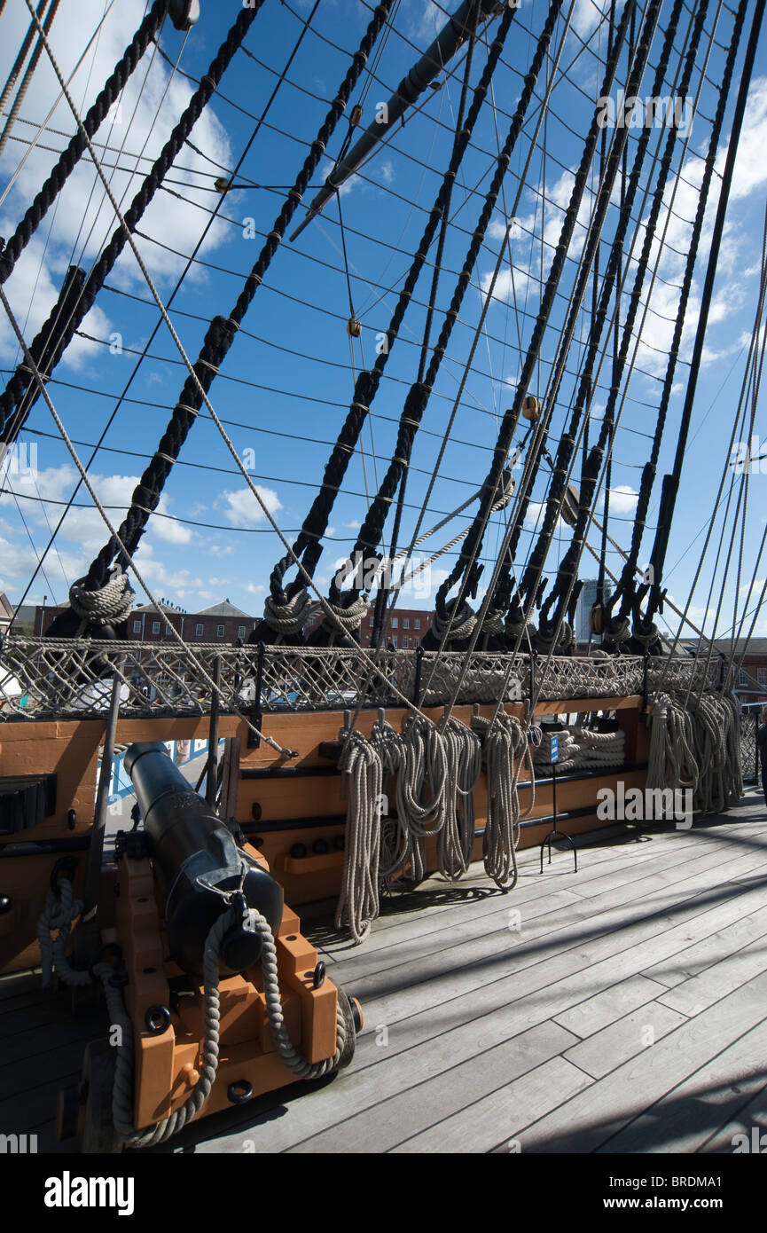 Il cannone, il ponte superiore, HMS Victory, Portsmouth Historic Dockyard, England, Regno Unito Foto Stock