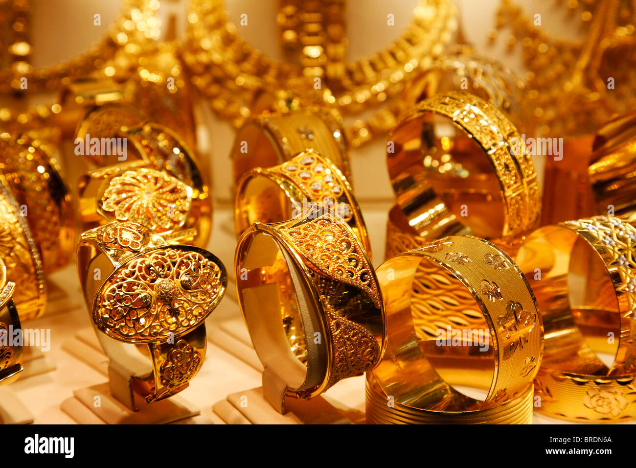 Display negozio di anelli d'oro all'interno del Grand Bazaar, Istanbul, Turchia Foto Stock