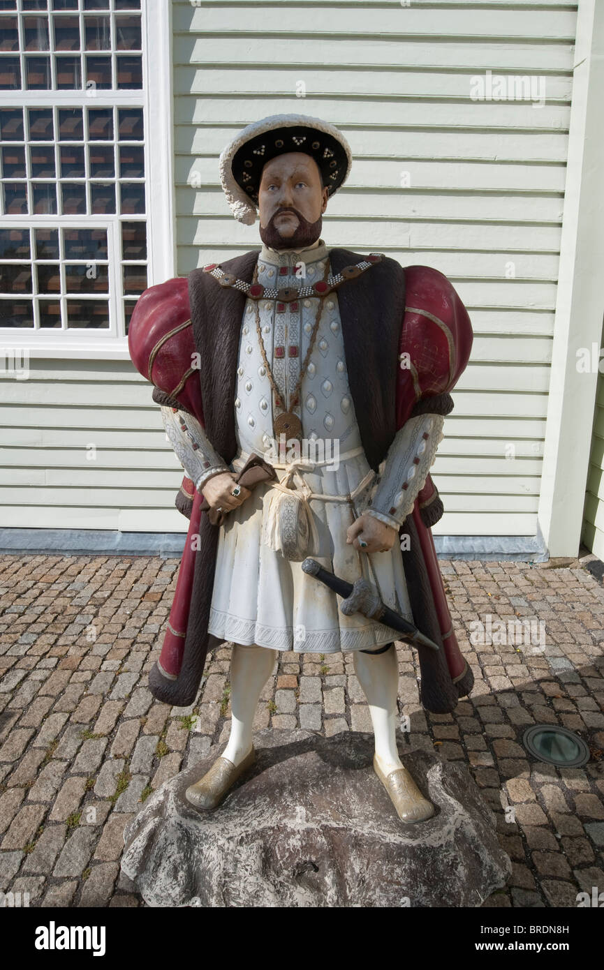 Il re Enrico VIII statua, Mary Rose Museum, Portsmouth Historic Dockyard, England, Regno Unito Foto Stock