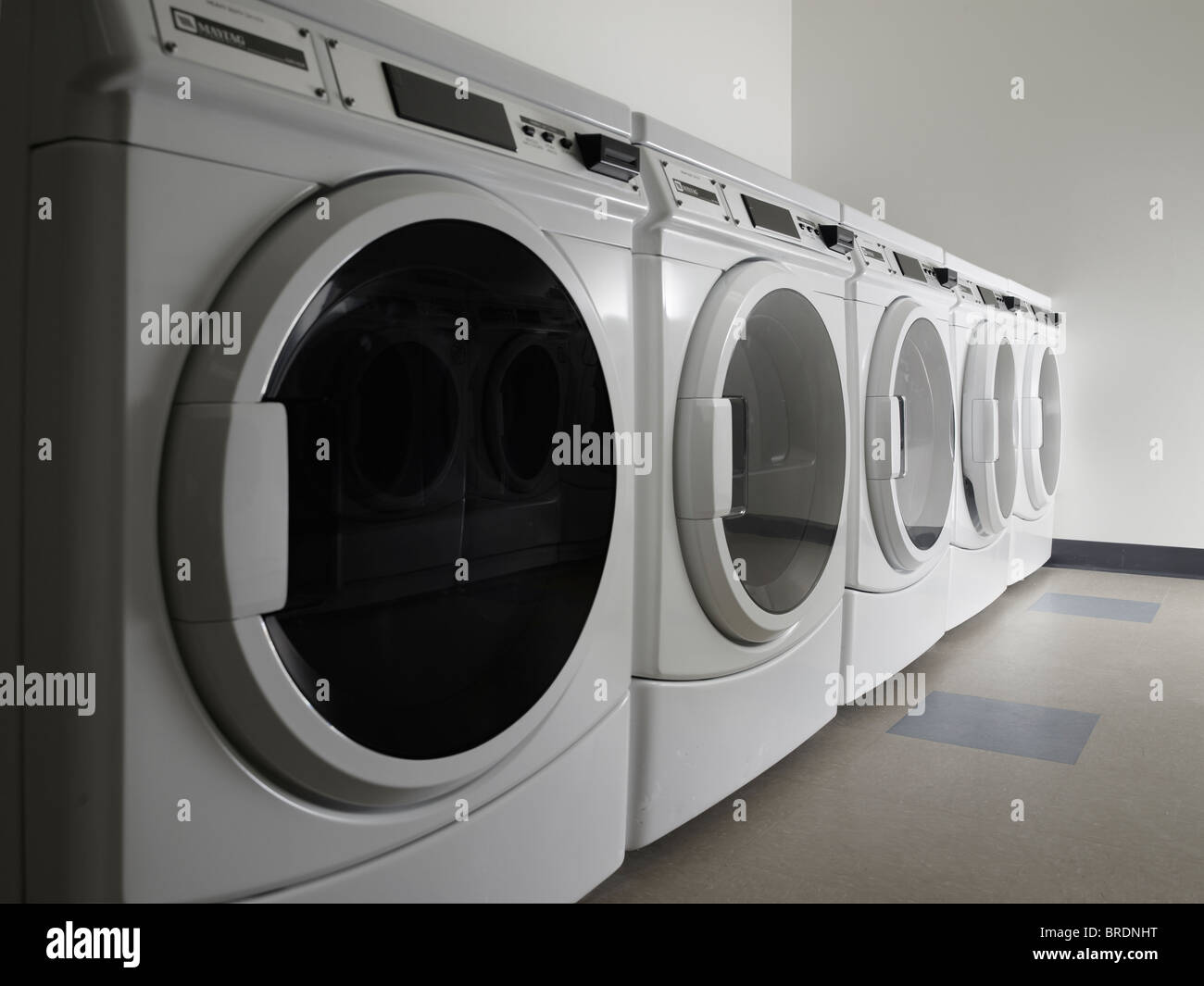 Nuove macchine per il lavaggio in lavanderie a gettoni lavanderia a gettoni, Philadelphia, Stati Uniti d'America Foto Stock