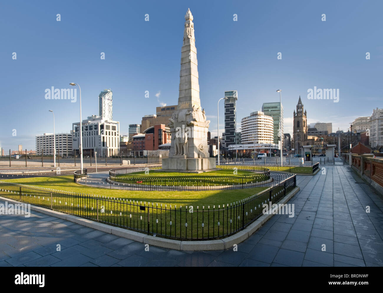 Il Titanic Memorial, Pier Head, Liverpool, Merseyside England, Regno Unito Foto Stock