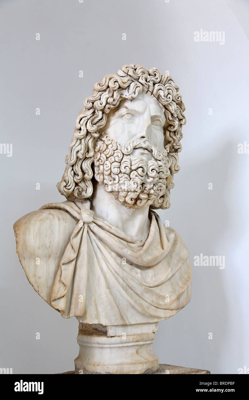 La scultura di Giove, originariamente dal tempio di Giove, ora in Sabratha Museo sul sito, Libia Foto Stock