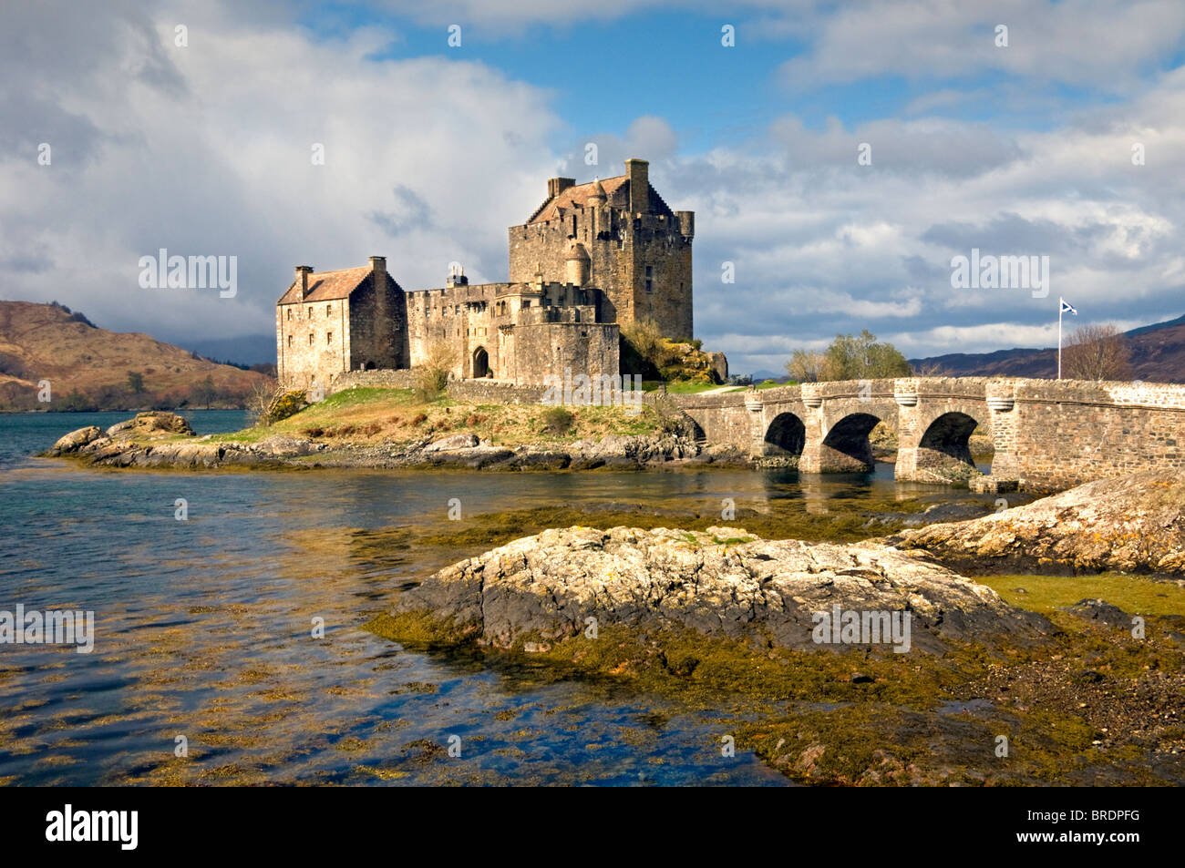 Eilean Donan Castle e Loch Duich, Highlands scozzesi, Scotland, Regno Unito Foto Stock