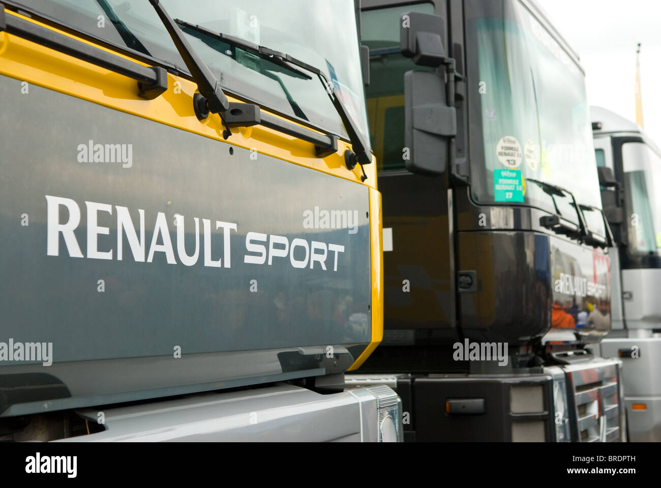 Renault transporter carrelli utilizzati per il trasporto di Formula Renault 3.5 racing cars. Foto Stock