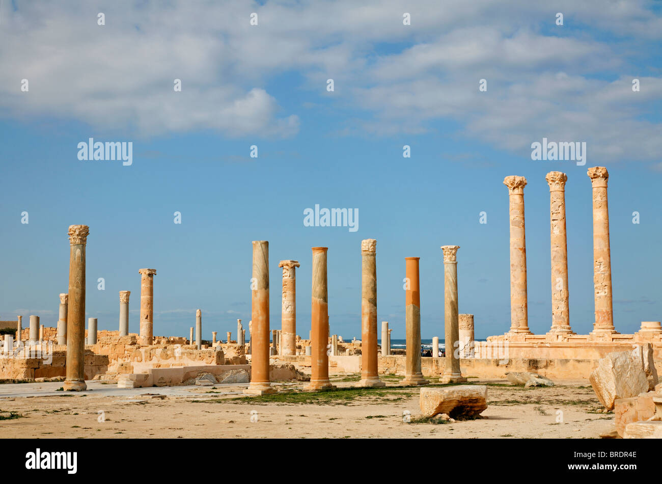 Colonne romane del Antonine tempio a Sabratha, Libia Foto Stock