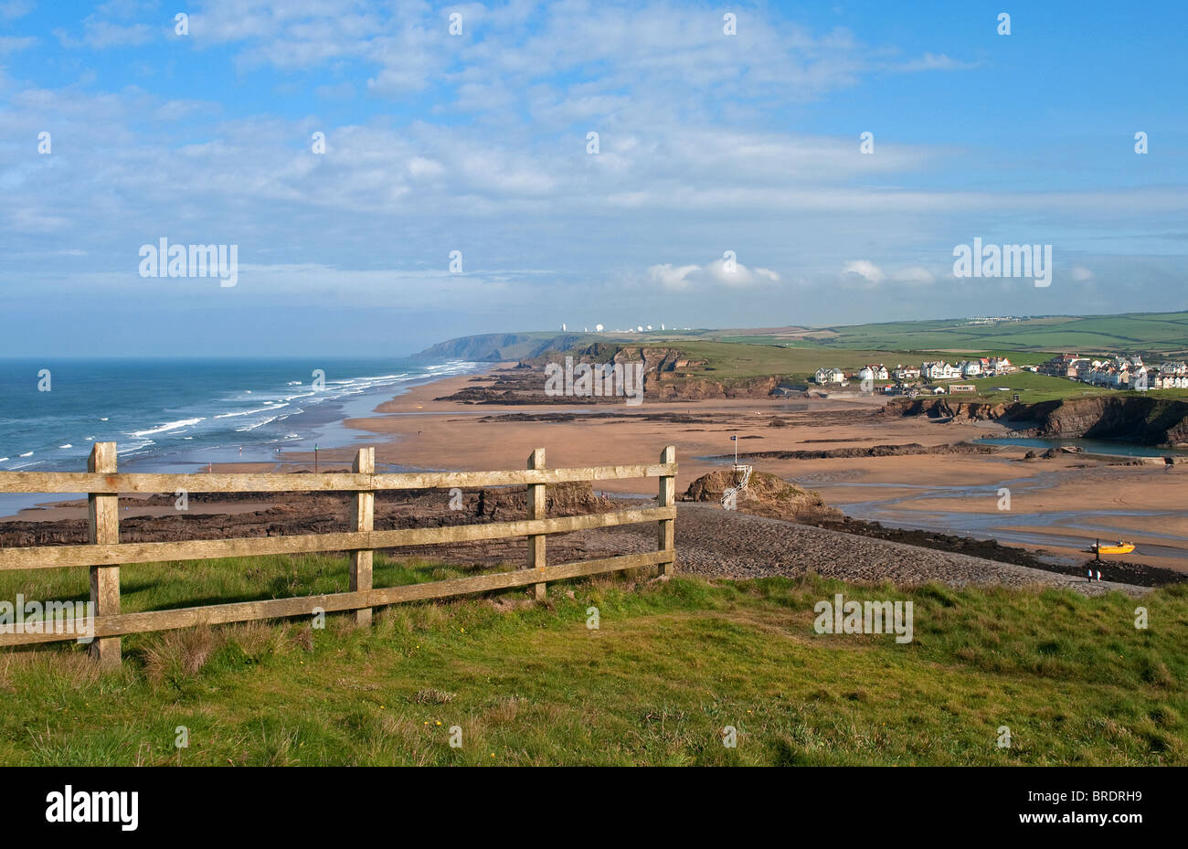 Una vista da compass point delle spiagge a Bude in cornwall, Regno Unito Foto Stock