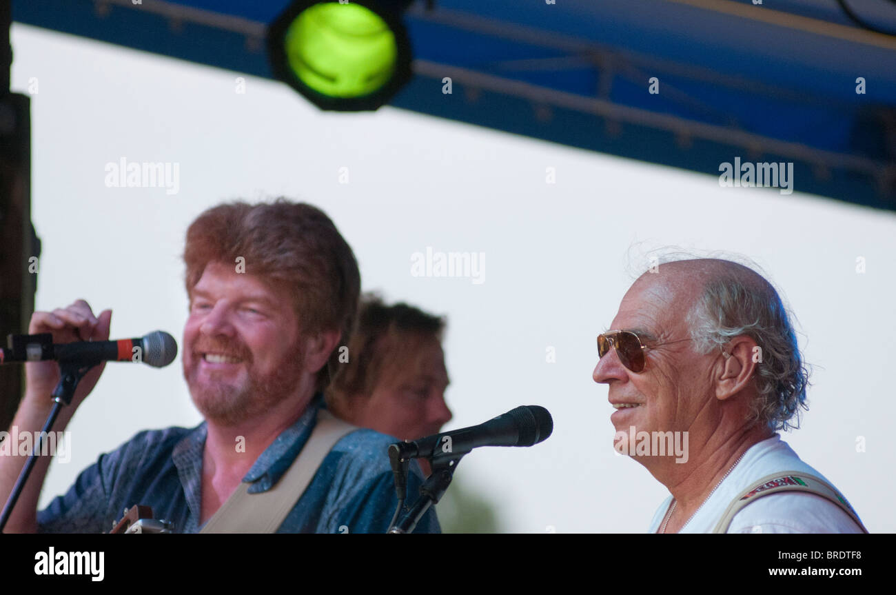 Il cantante Jimmy Buffet suona dal vivo sul palco di Lulu è a HOMEPORT Marina, Gulf Shores, Alabama, Stati Uniti Foto Stock