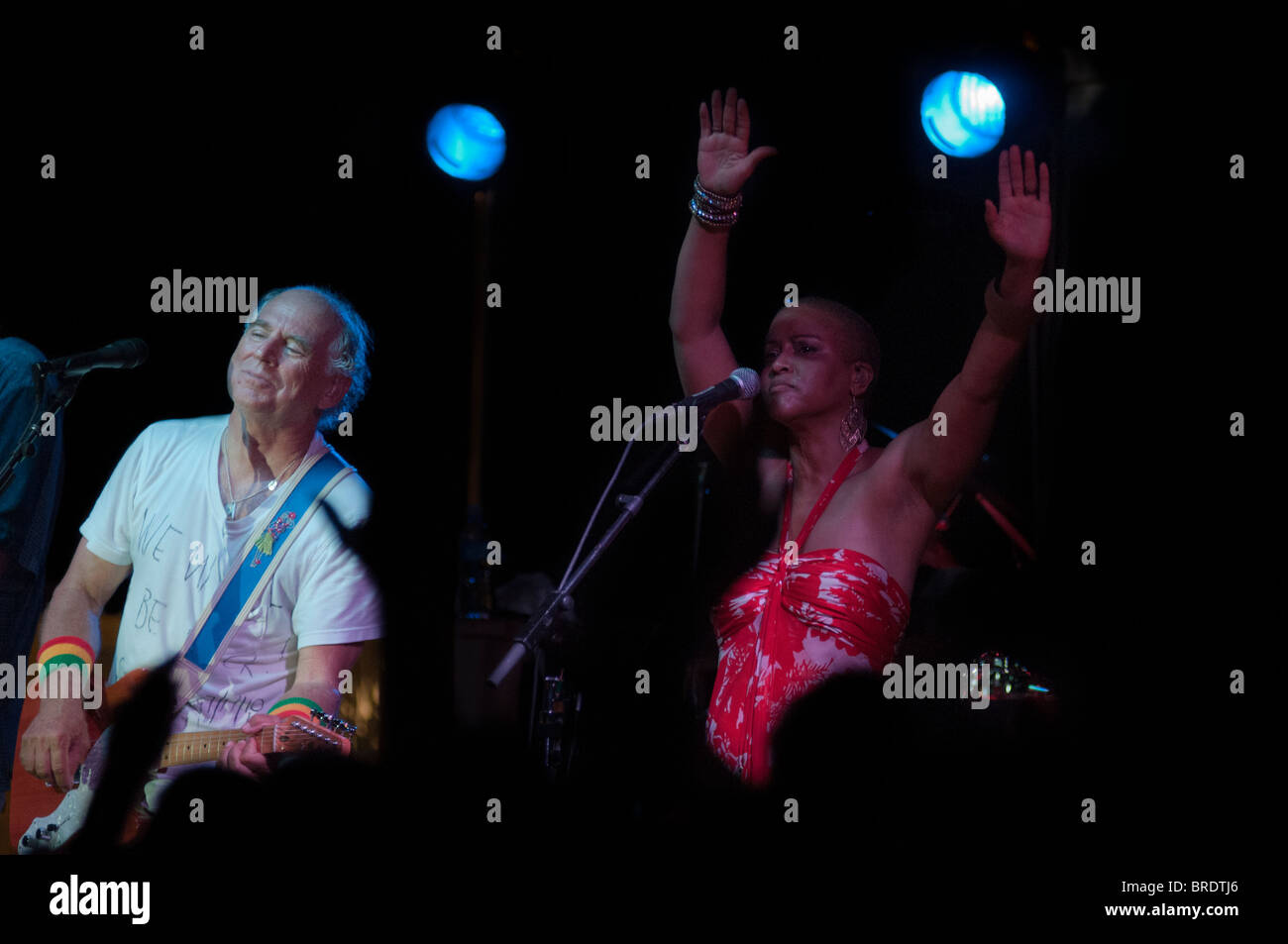 Il cantante Jimmy Buffet suona dal vivo sul palco di Lulu è a HOMEPORT Marina, Gulf Shores, Alabama, Stati Uniti Foto Stock