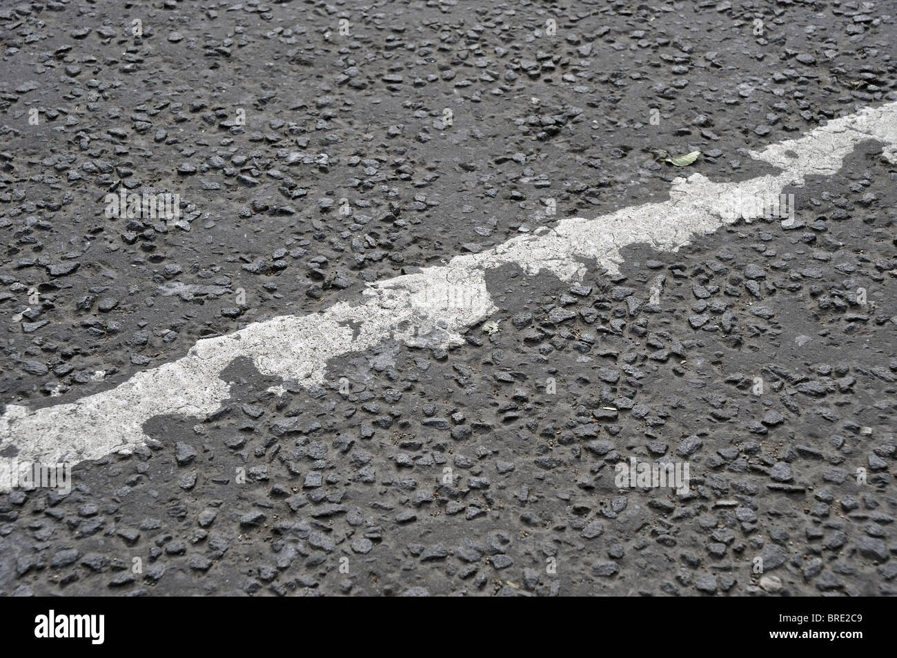 Una linea sulla strada Foto Stock